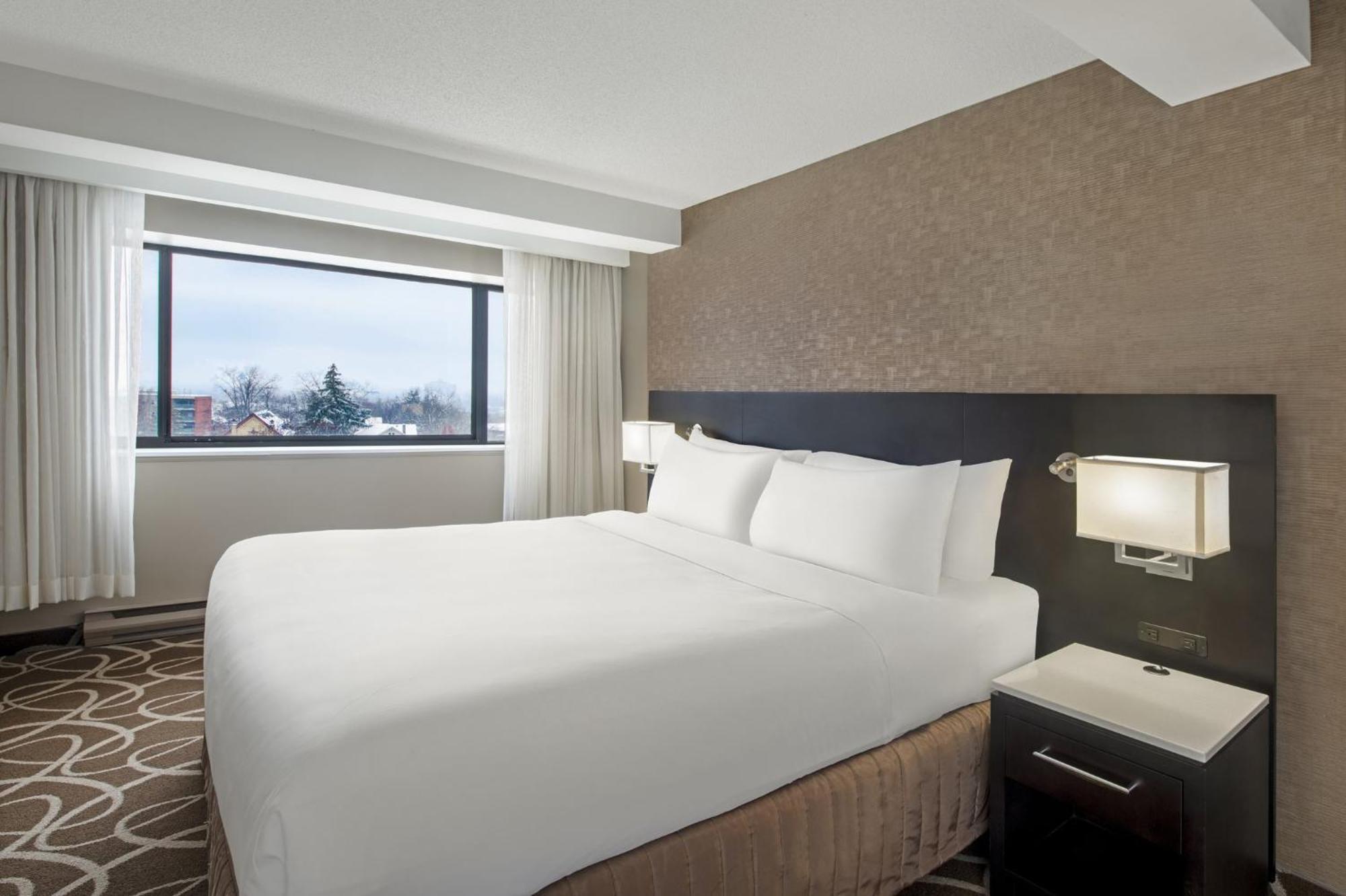 Crowne Plaza Kitchener-Waterloo, An Ihg Hotel Экстерьер фото